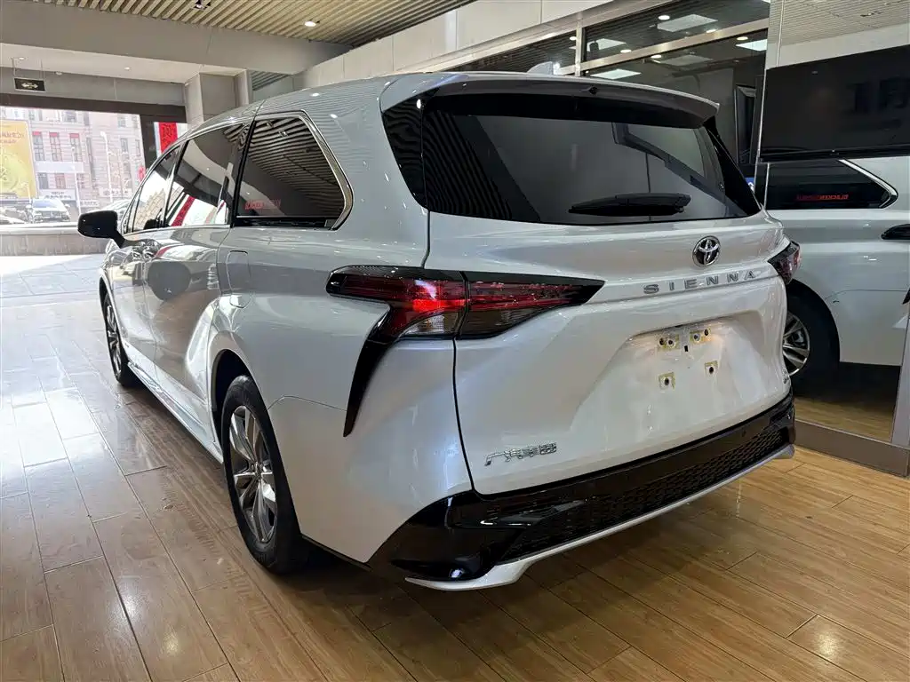 TOYOTA SIENNA