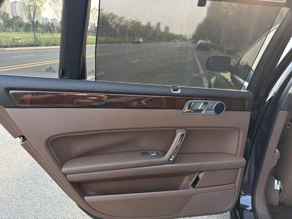 Volkswagen Phaeton — миниатюра 7