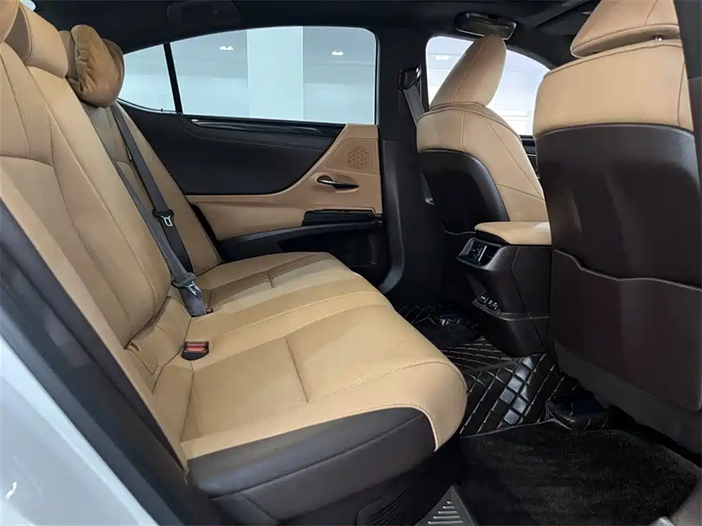 Lexus ES — миниатюра 7