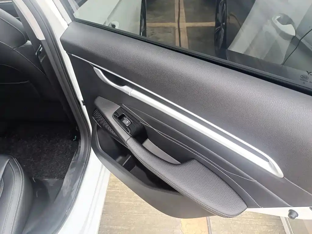 Geely Emgrand 2025 4 1.5L CVT