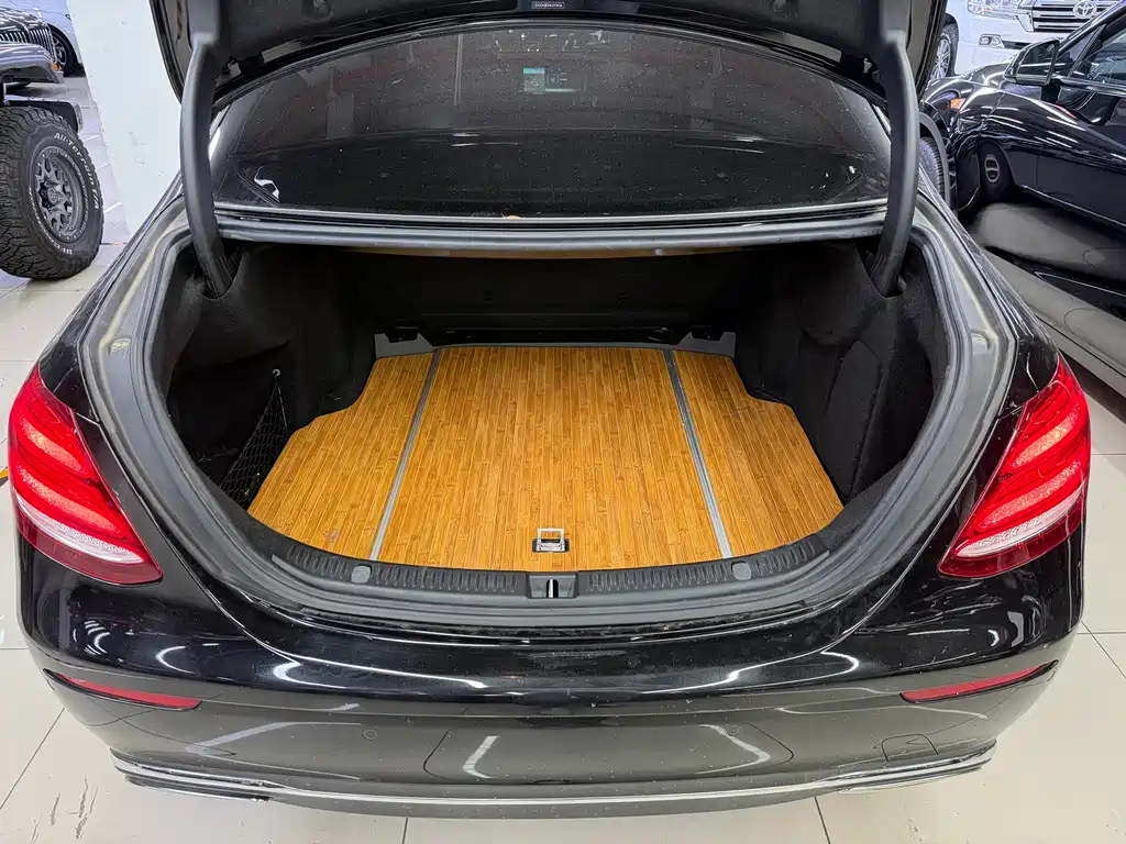 Mercedes-Benz E-Class — миниатюра 21