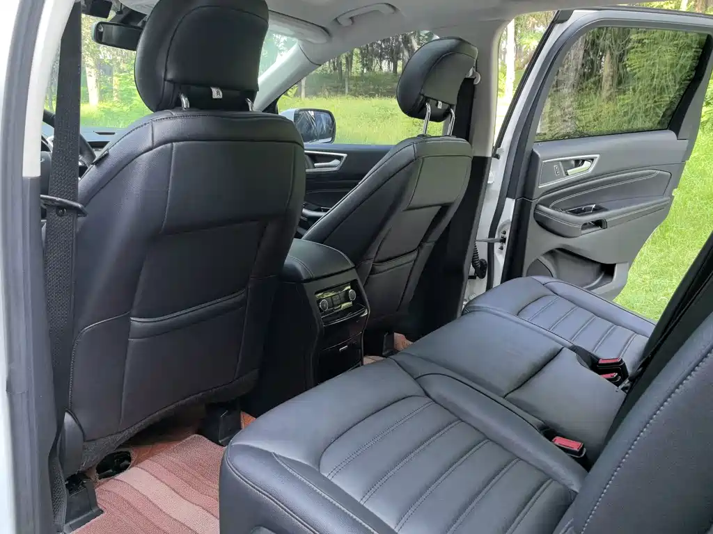 Ford Edge — миниатюра 10