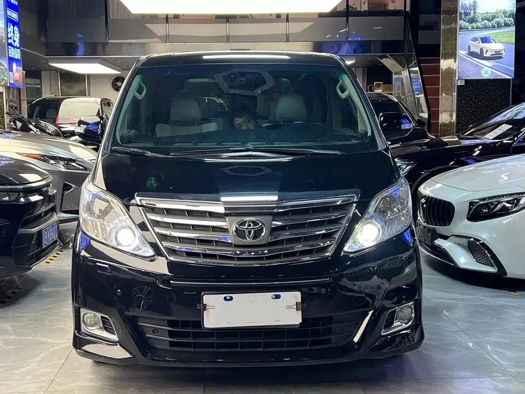 Toyota Alphard — миниатюра 2