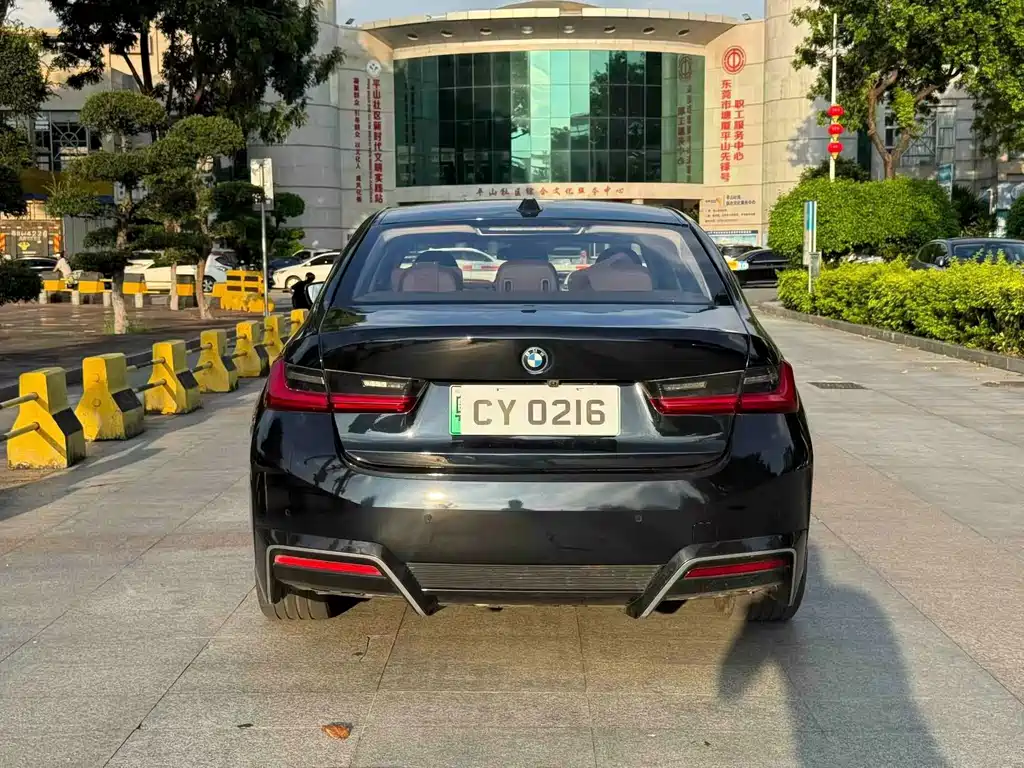 BMW i3 — миниатюра 8