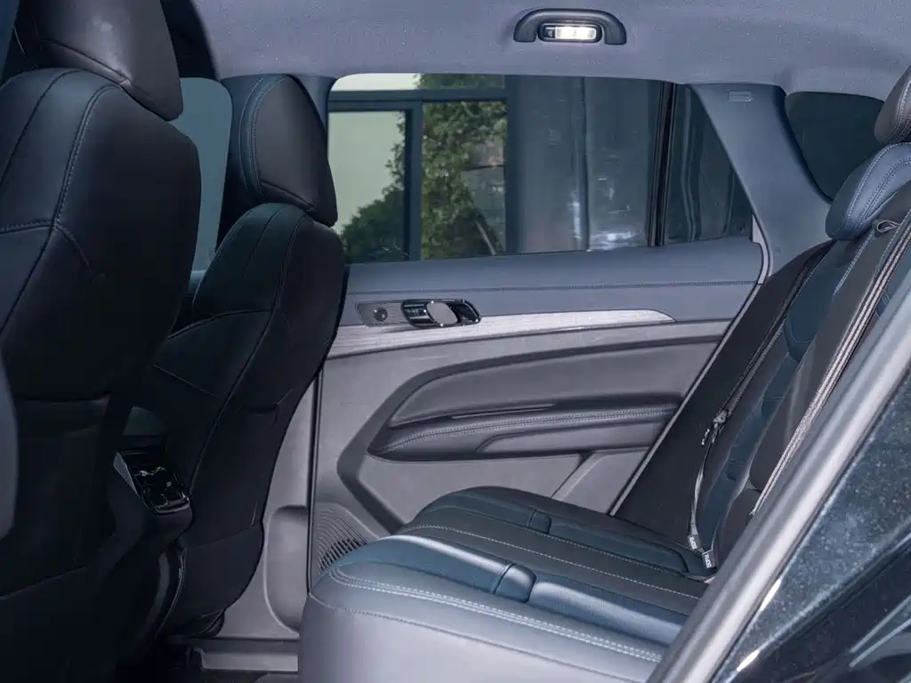 Ford Equator Sport — миниатюра 12