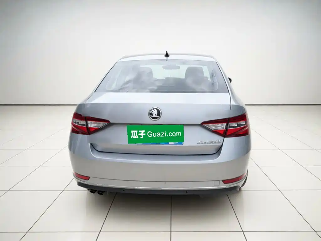 Skoda Superb — миниатюра 5