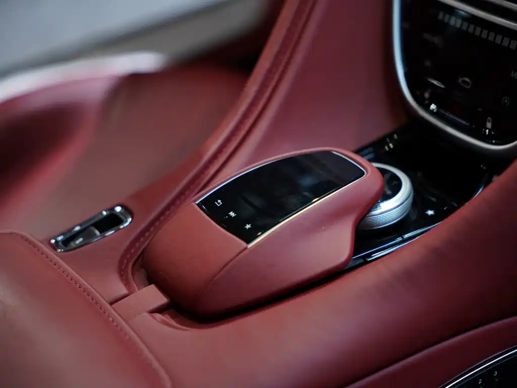 Aston Martin DB11 — миниатюра 41