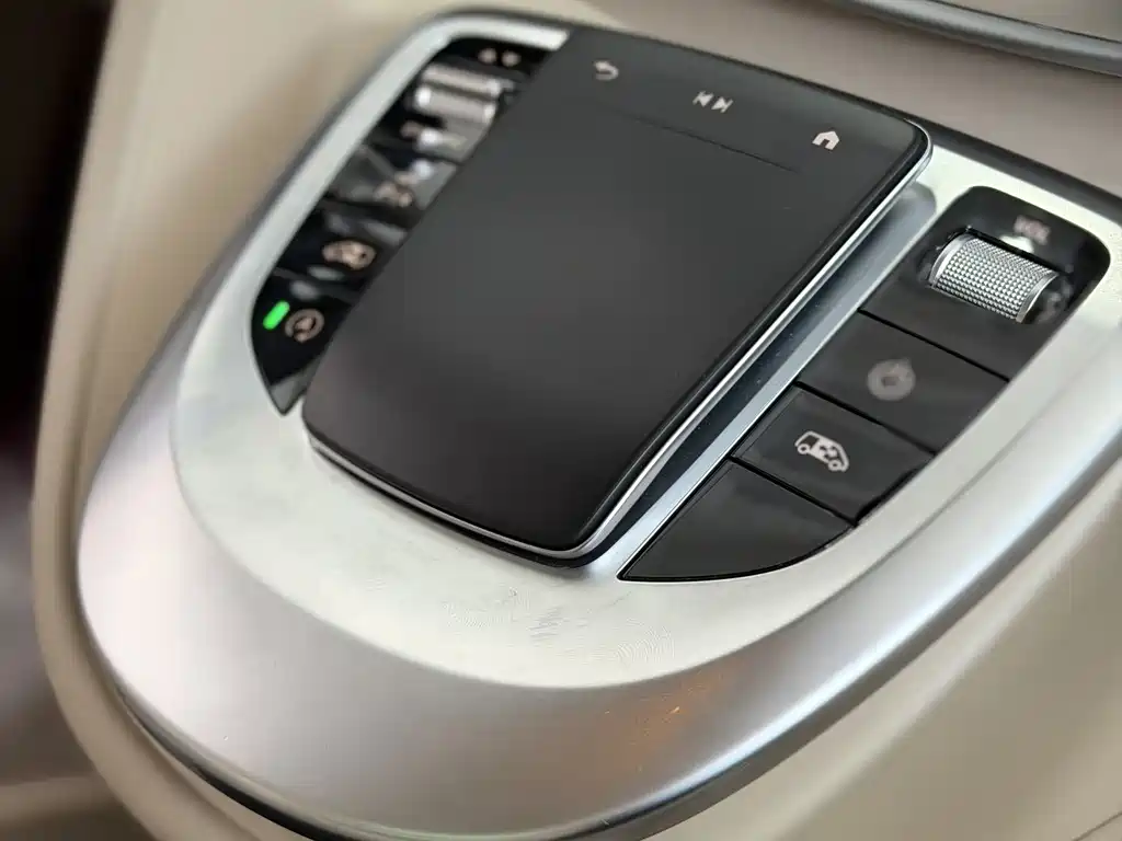 MERCEDES-BENZ V CLASS