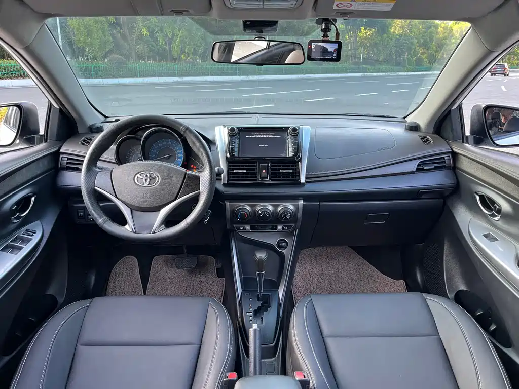 Toyota Yaris L — миниатюра 7