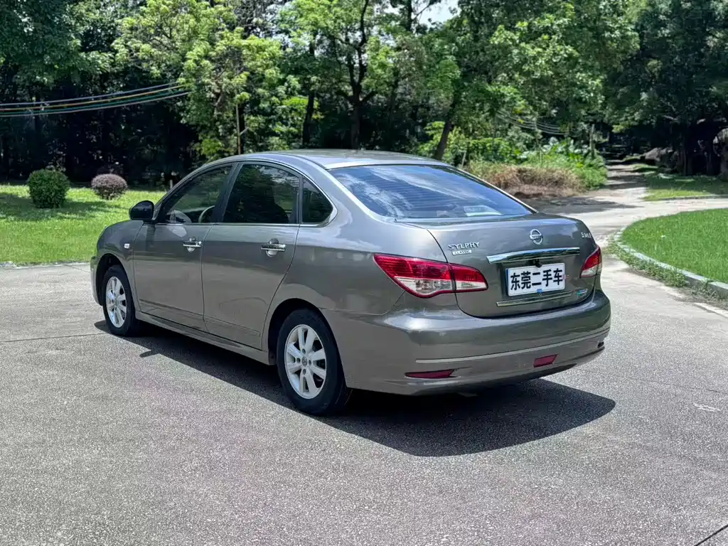 Nissan Sylphy 2012 1.6XE MT Comfort