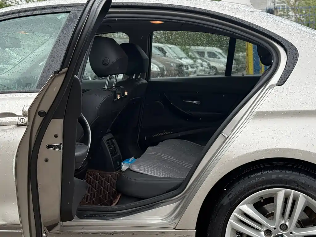 BMW 3 Series — миниатюра 10