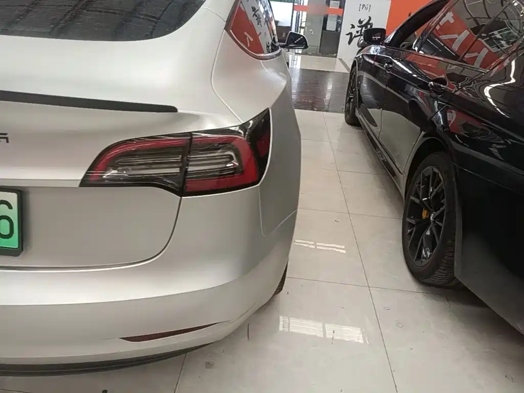 Tesla Model 3 — миниатюра 8