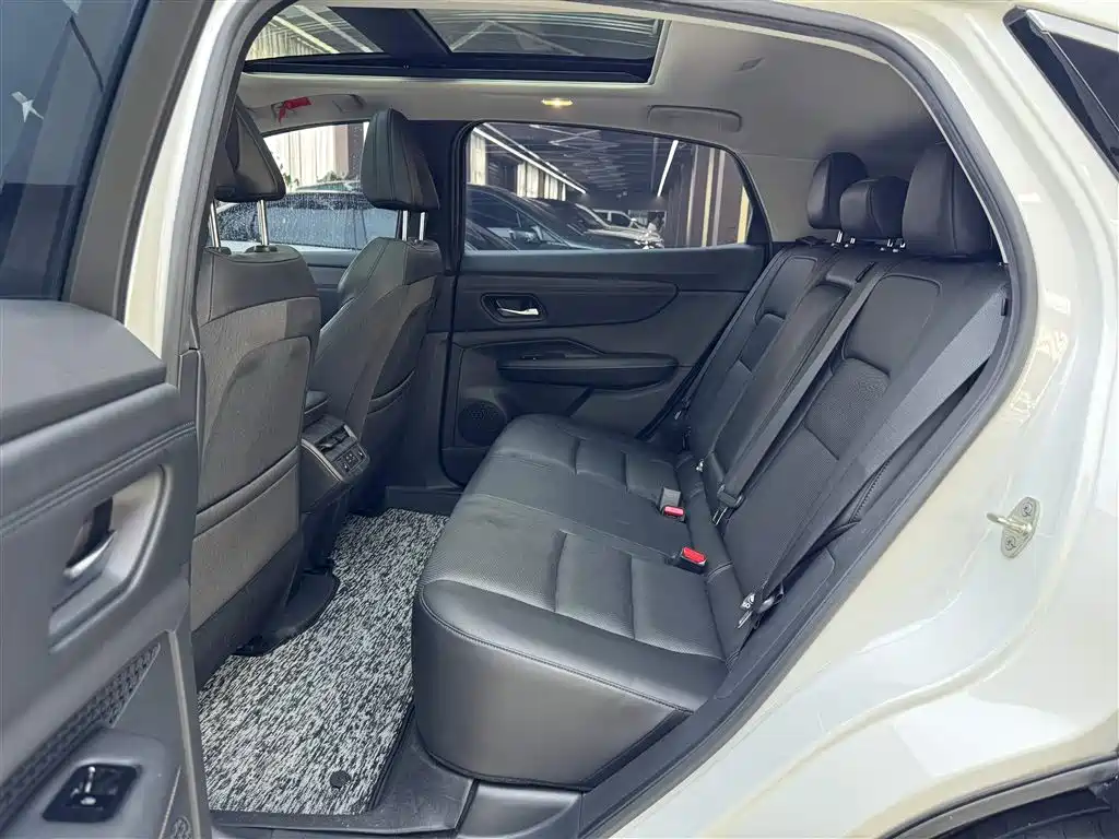 Nissan Ariya — миниатюра 10