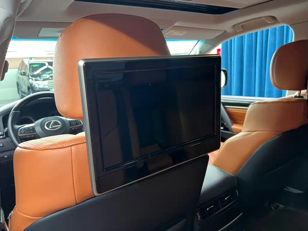 Lexus LX — миниатюра 13
