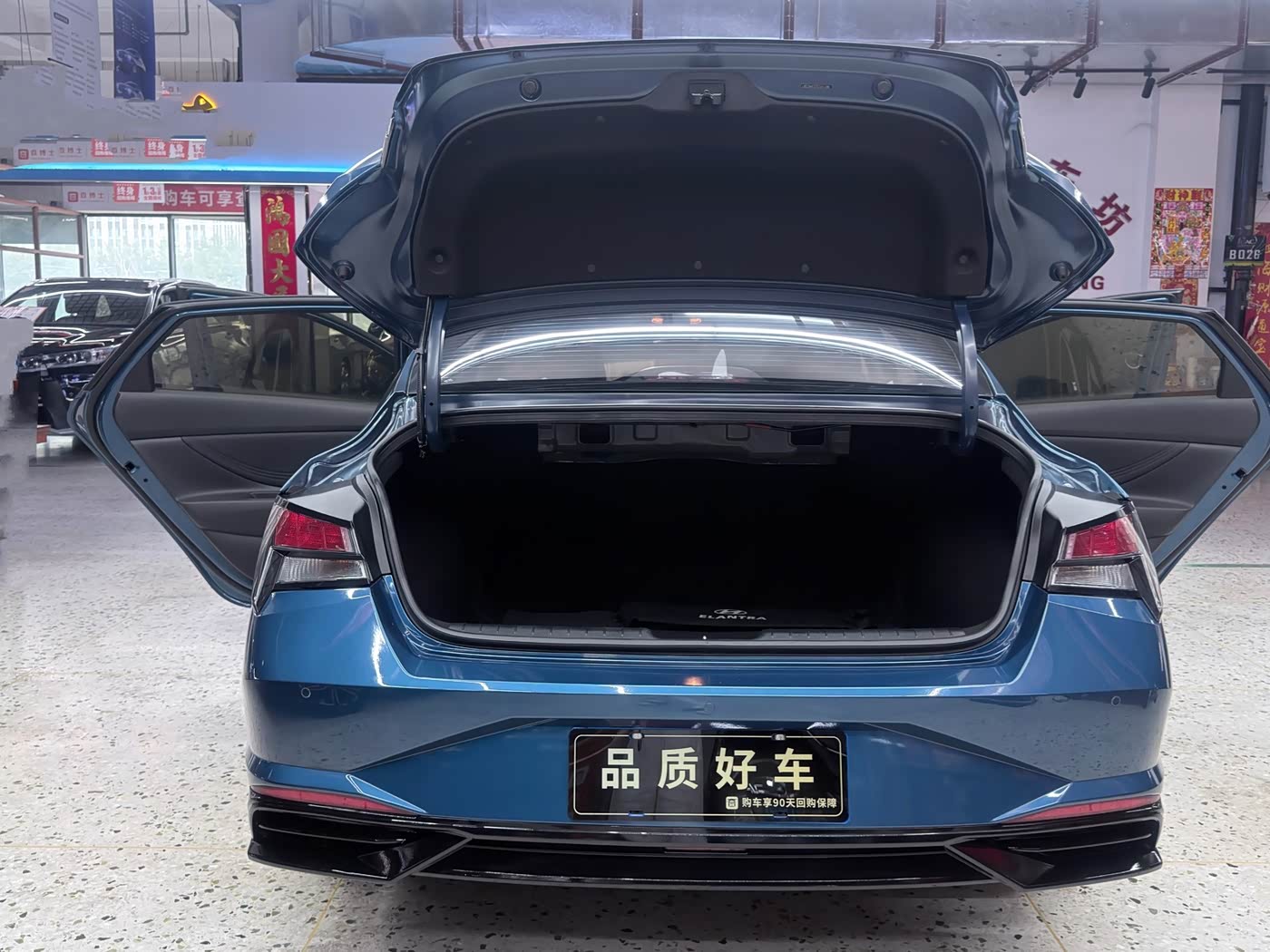Hyundai Elantra 1.5 л 2023 г. Голубой, пробег 31000 км