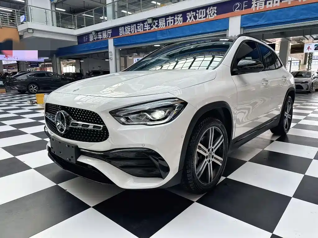 MERCEDES-BENZ GLA