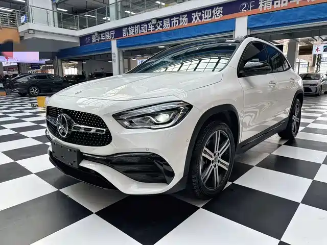 MERCEDES-BENZ GLA