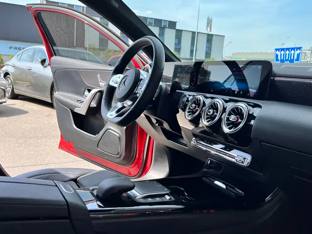 Mercedes-Benz A-Class — миниатюра 6
