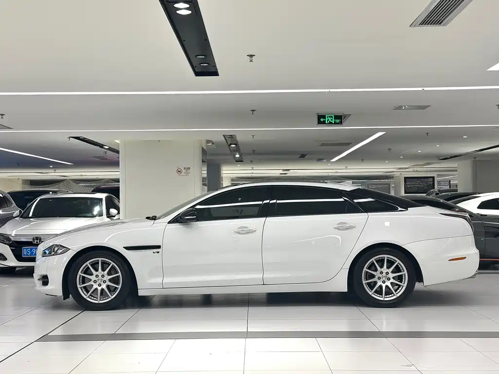 Jaguar XJ — миниатюра 4