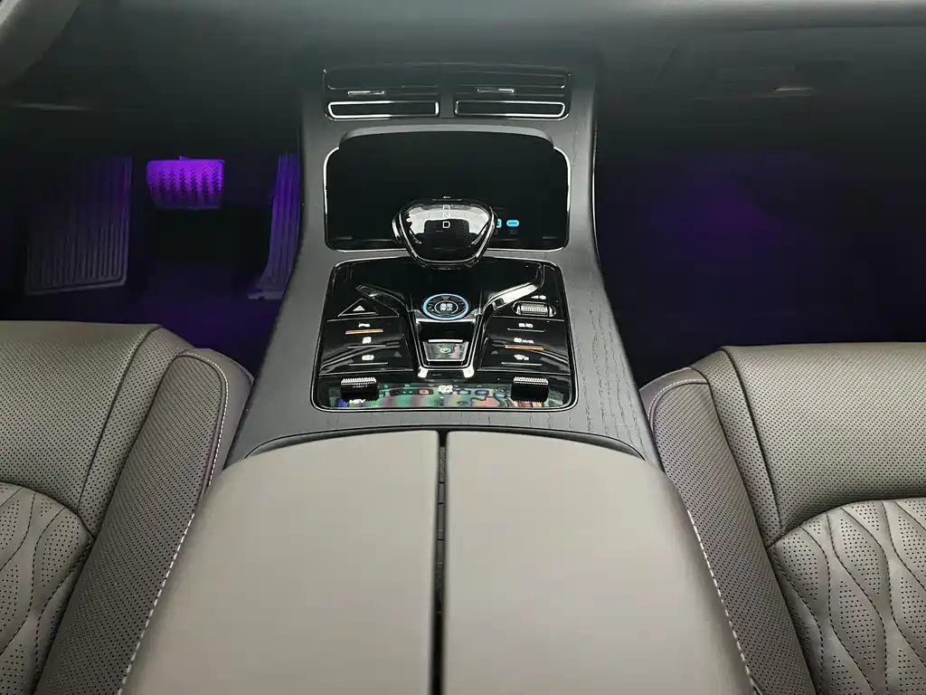 BYD Han — миниатюра 10