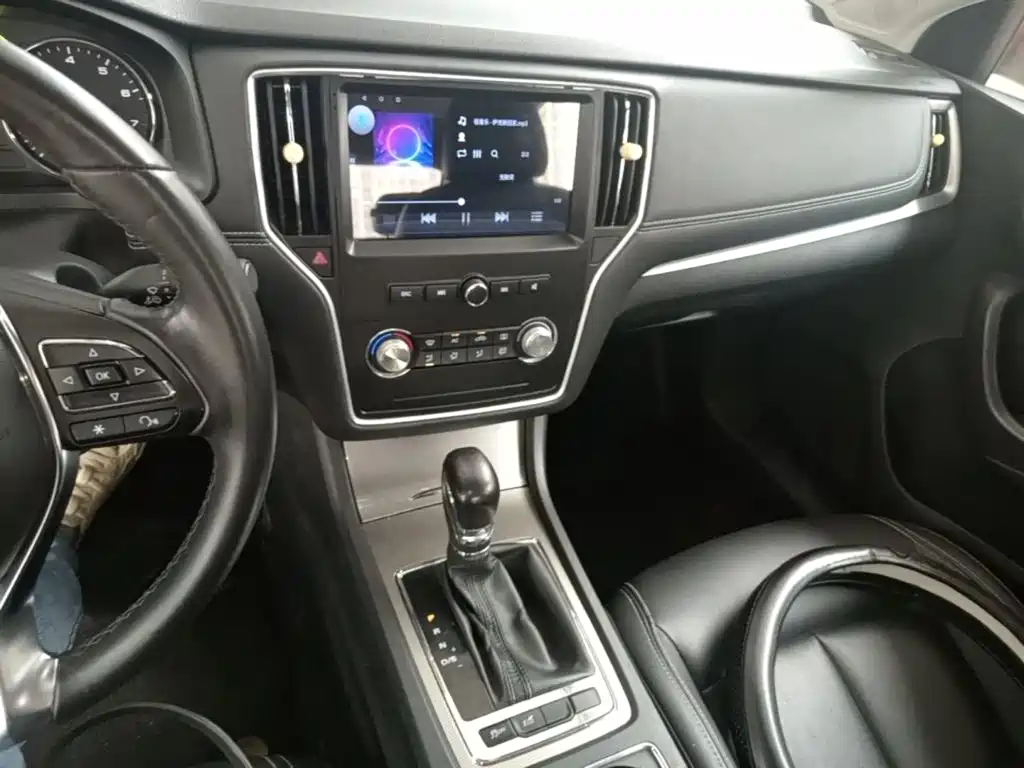 Roewe i6 Classic — миниатюра 13