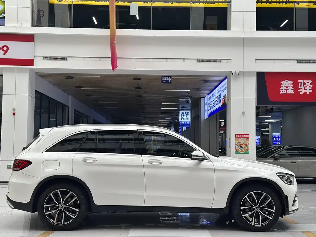 MERCEDES-BENZ GLC