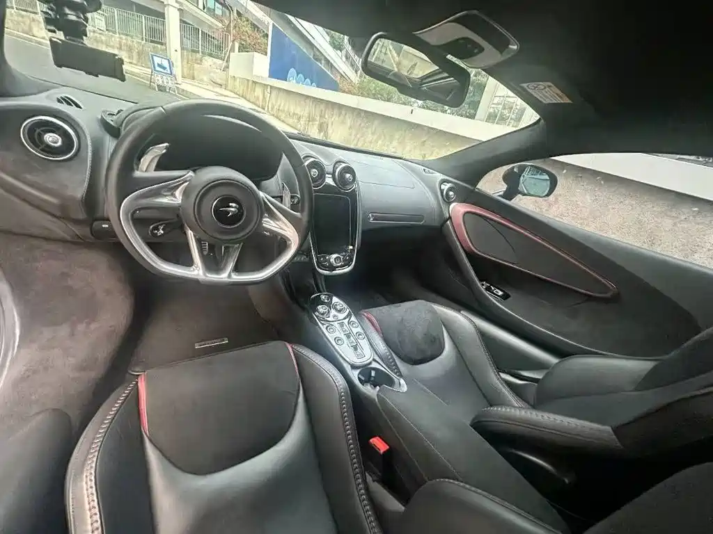McLaren GT — миниатюра 5