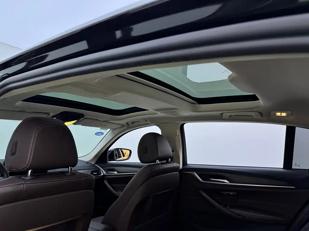 BMW 5 Series New Energy — миниатюра 21