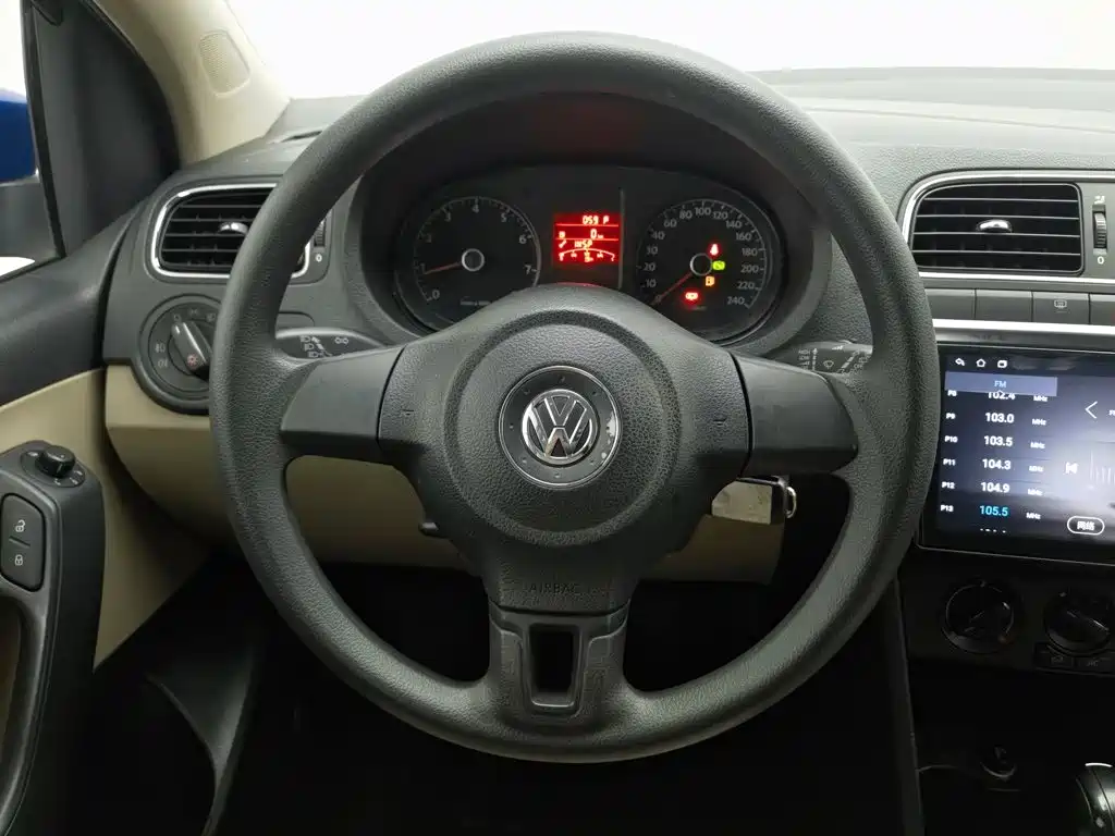 Volkswagen Polo — миниатюра 11
