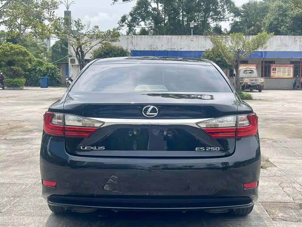 Lexus ES — миниатюра 4