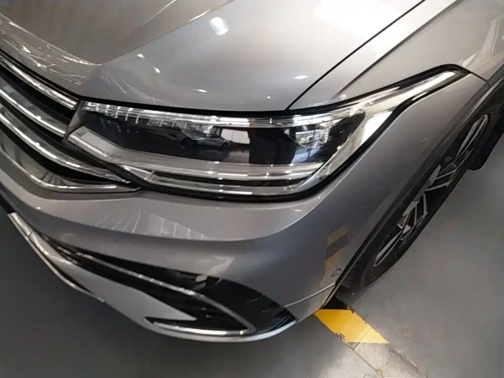 Volkswagen Tiguan L — миниатюра 24