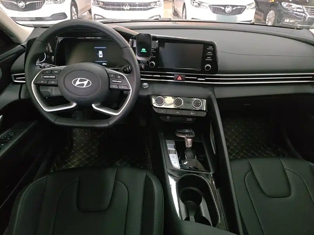 Hyundai Elantra — миниатюра 10