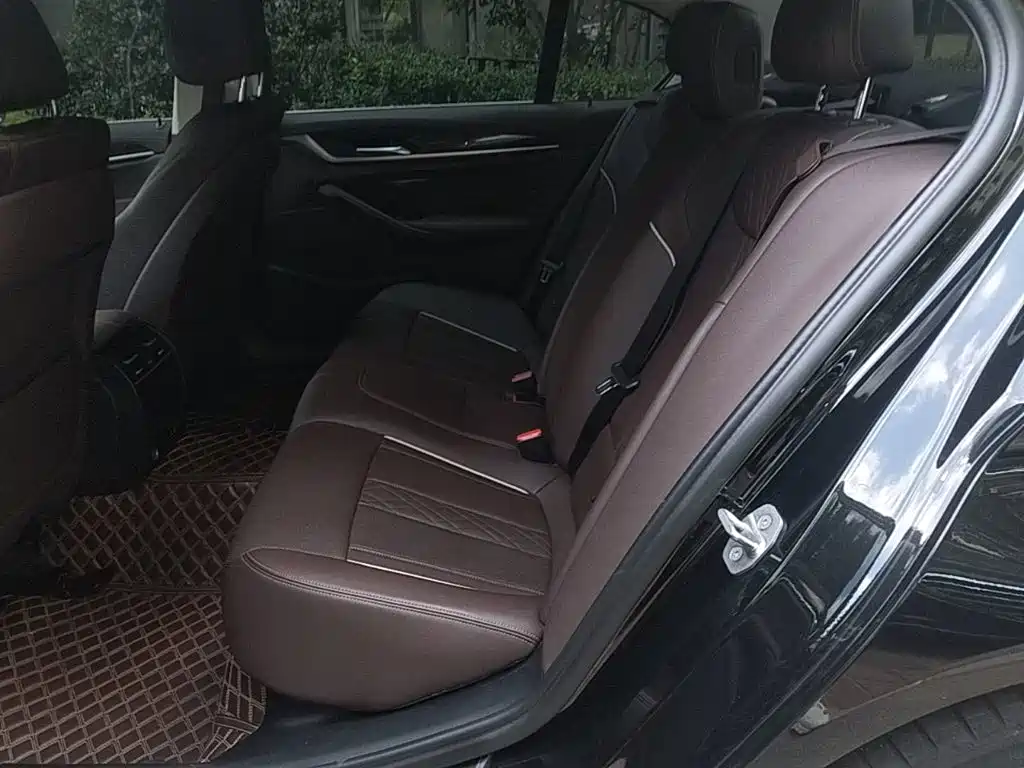BMW 5 Series — миниатюра 17