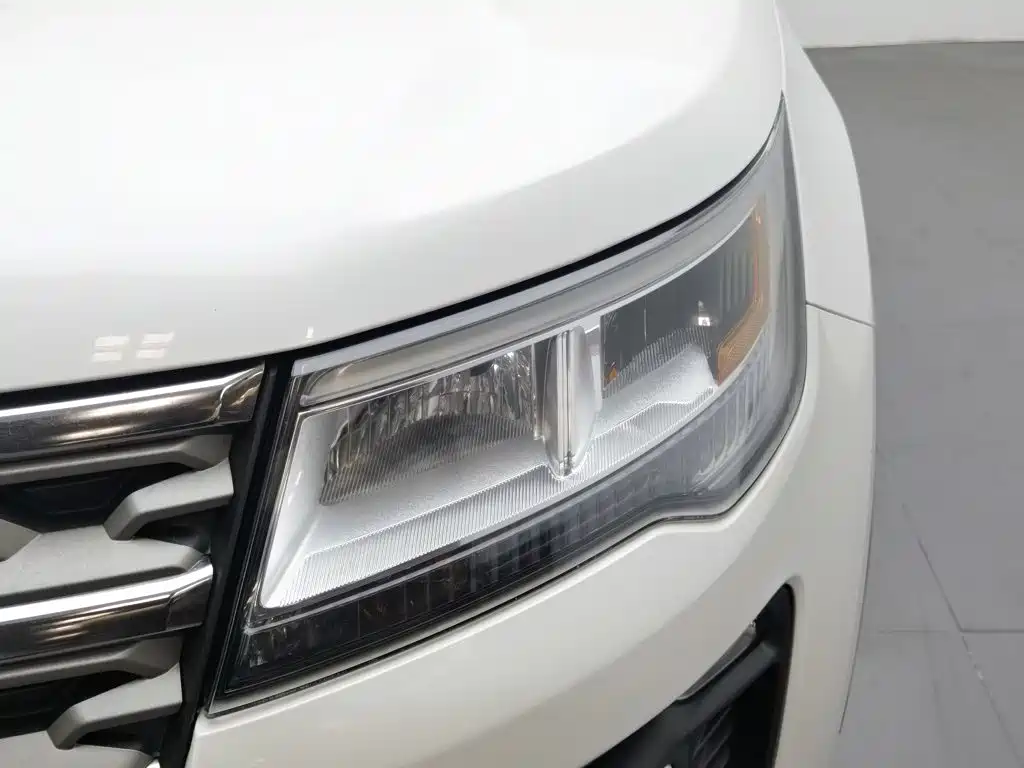 Ford Explorer (Import) — миниатюра 7
