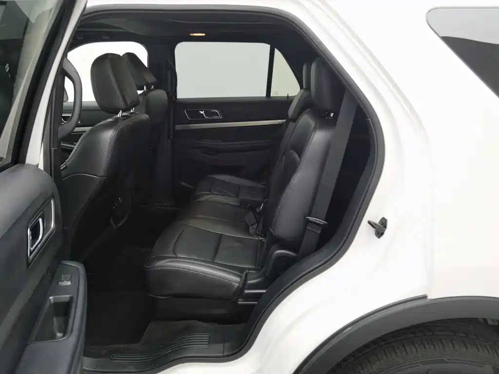 Ford Explorer (Import) — миниатюра 15