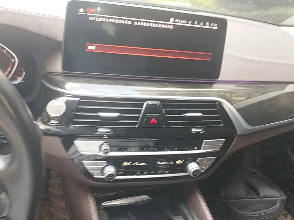 BMW 5 Series — миниатюра 13