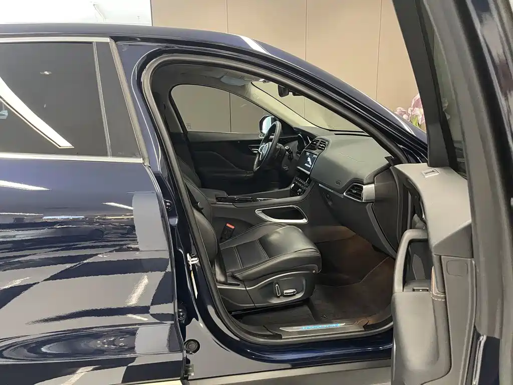 Jaguar F-PACE — миниатюра 18