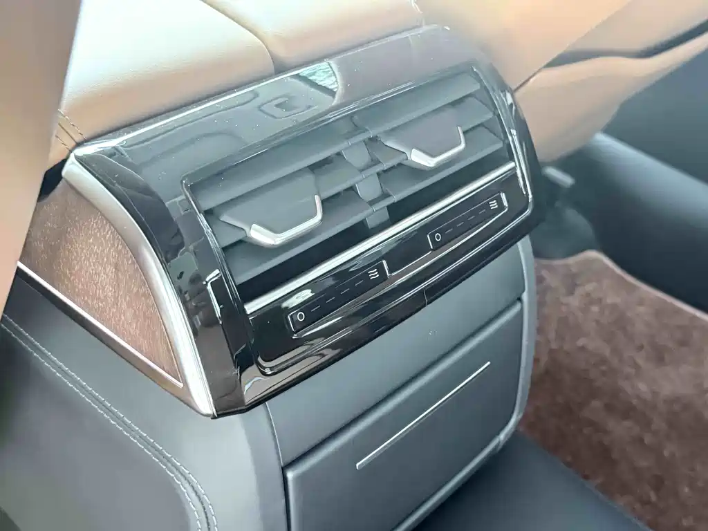 Audi A8 — миниатюра 11