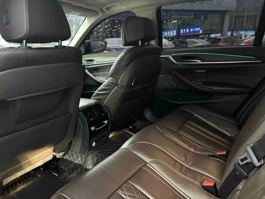 BMW 5 Series — миниатюра 6