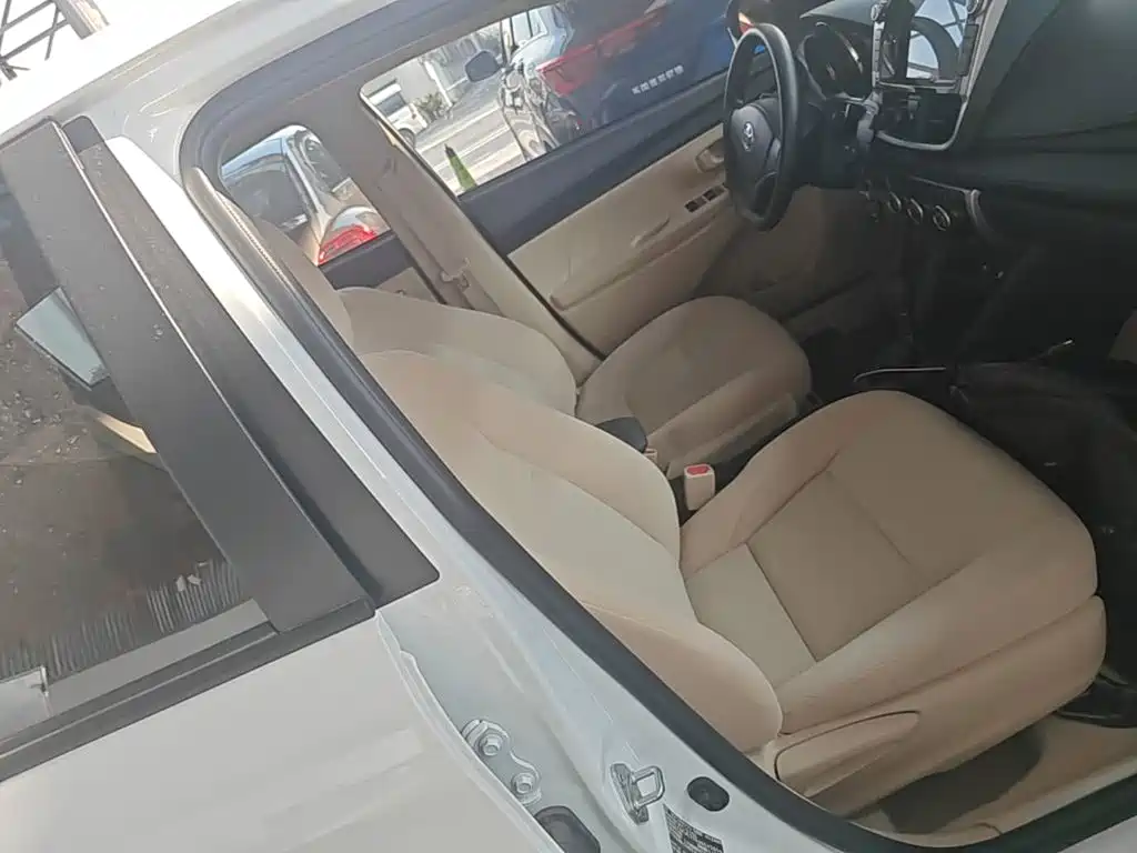 Toyota Yaris L — миниатюра 25