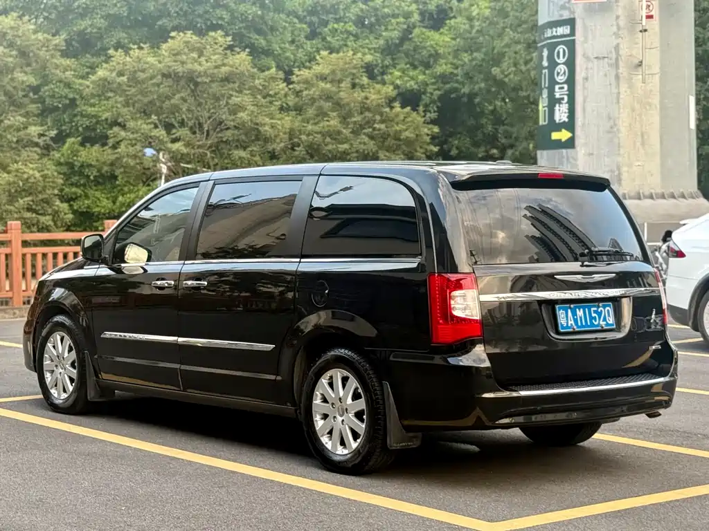 Chrysler Grand Voyager (Import) — миниатюра 10
