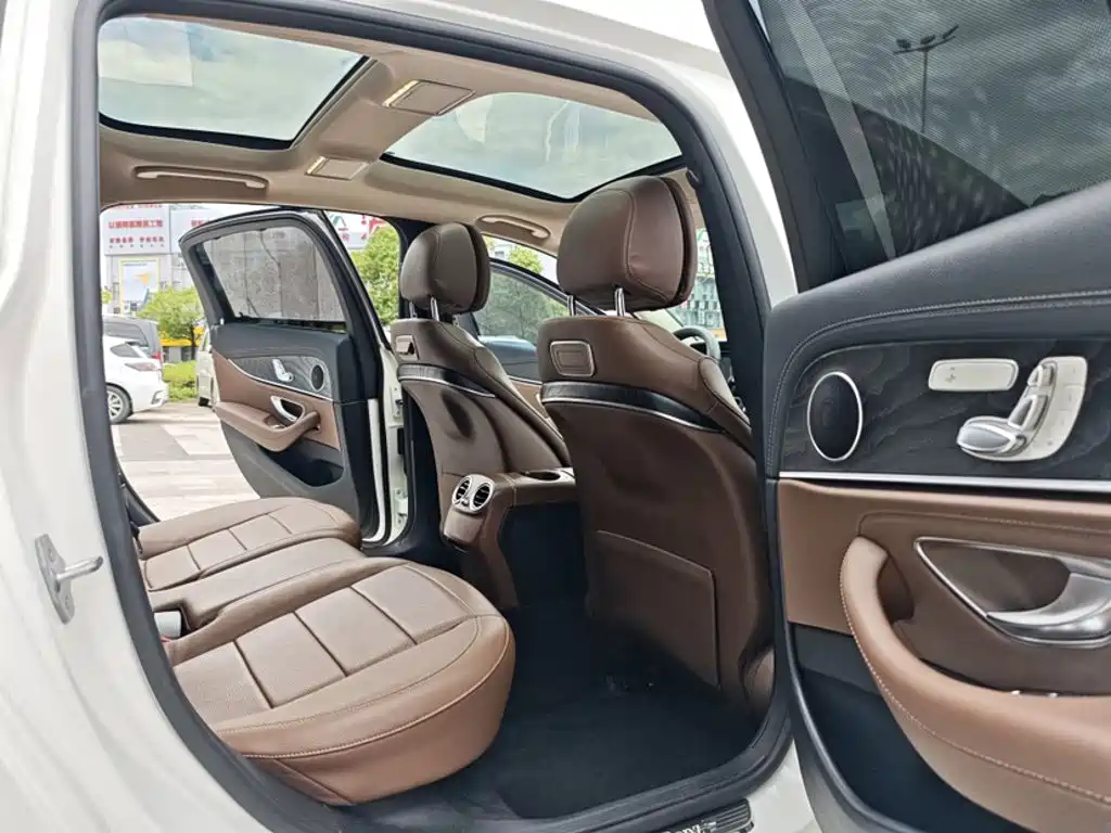 Mercedes-Benz E-Class — миниатюра 6