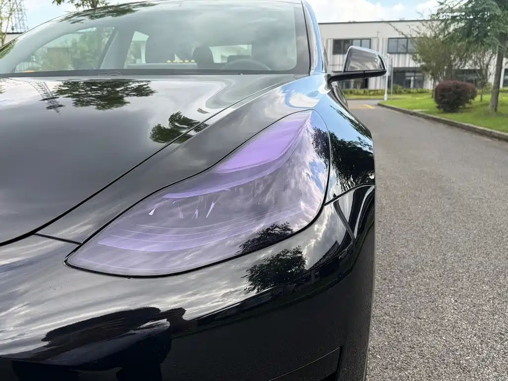 Tesla Model 3 — миниатюра 7