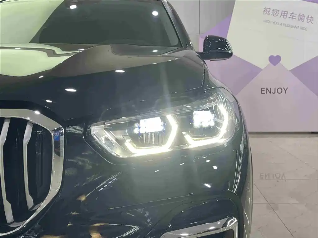 BMW X5 2022 xDrive 30Li Premium M Sport