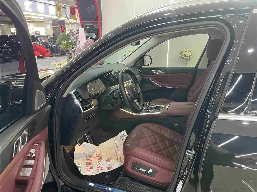 BMW X5 2022 xDrive 30Li Premium M Sport