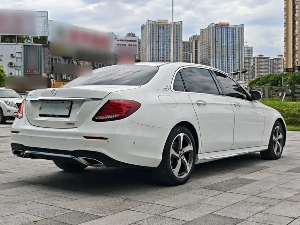 Mercedes-Benz E-Class — миниатюра 13