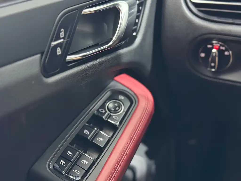 Porsche Macan — миниатюра 26