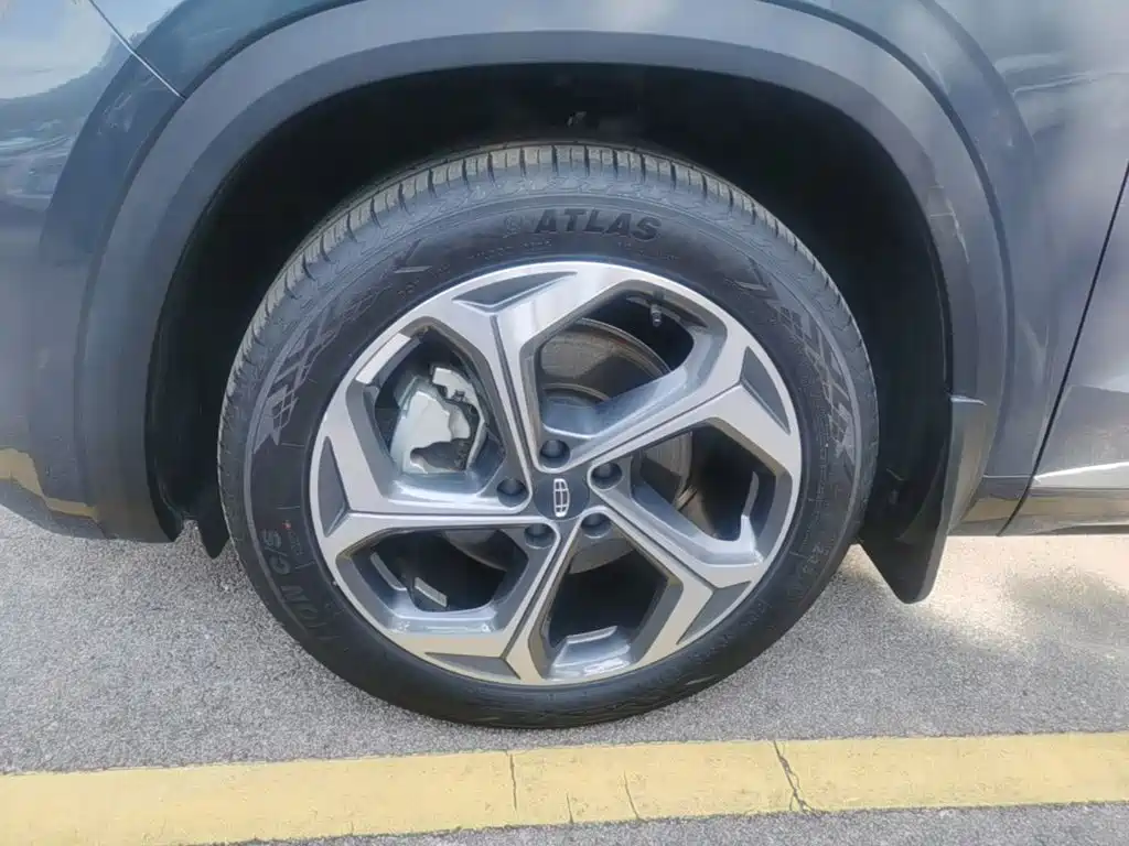 Geely Xingyue L — миниатюра 23