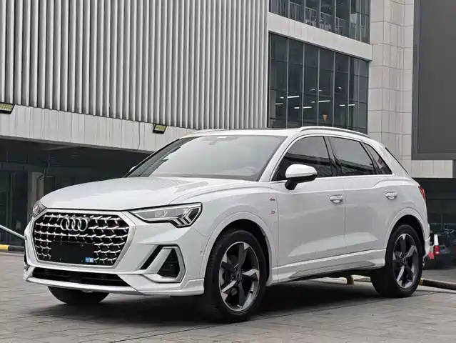 AUDI Q3 2024