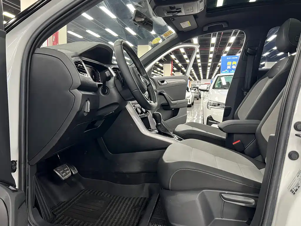 Volkswagen T-Roc — миниатюра 19
